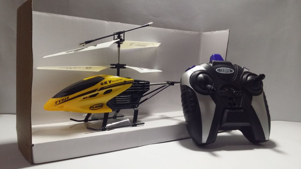 Remote Control (RC) Flying Toy Helicopter
