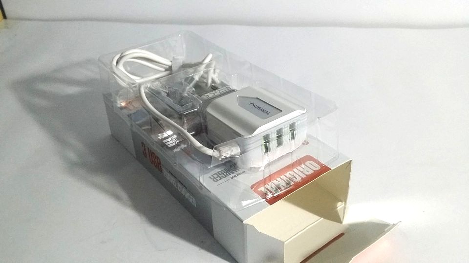 3 USB and 1 Cable 3.4A Mobile Phone Charger